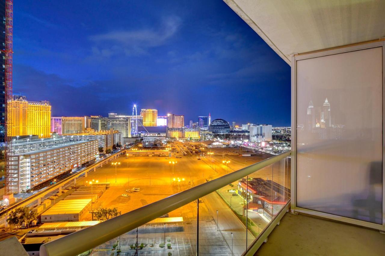 Balcony Full Strip View Suite Mgm Signature Free Valet Las Vegas Exterior foto