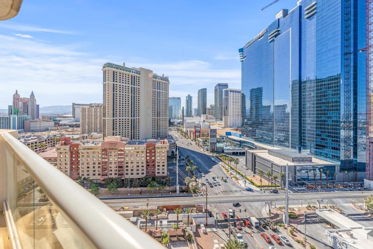 Balcony Full Strip View Suite Mgm Signature Free Valet Las Vegas Exterior foto